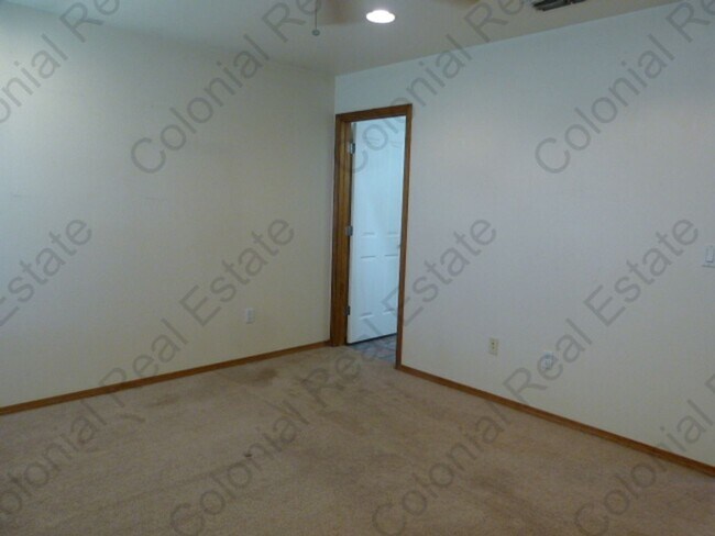 Building Photo - 721 Bison Rd