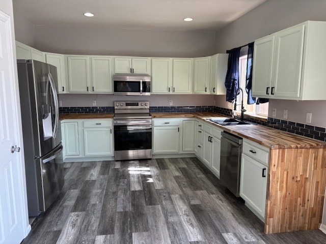 Building Photo - 661 7th St