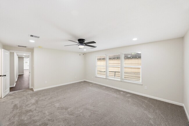 Building Photo - 7946 Fowlie St