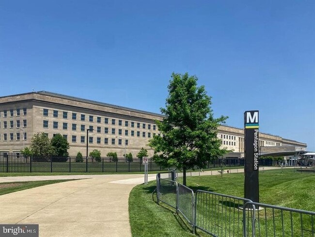 Building Photo - 2216 S Quincy St