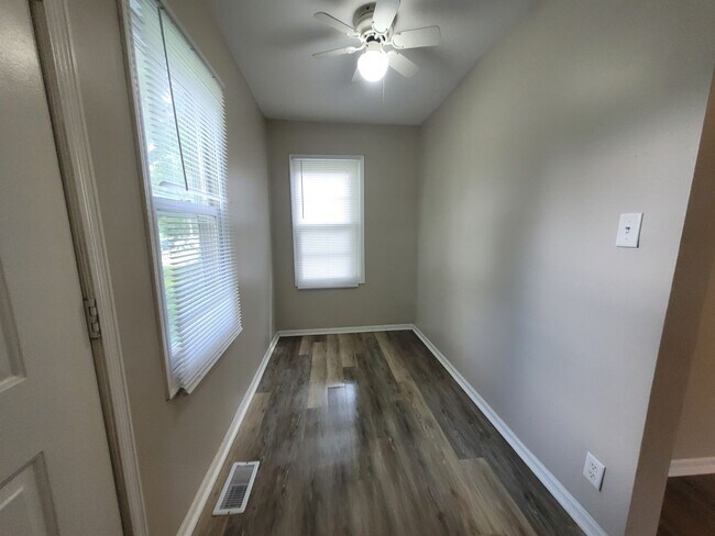 Building Photo - Cozy two bedroom home, pet friendly!