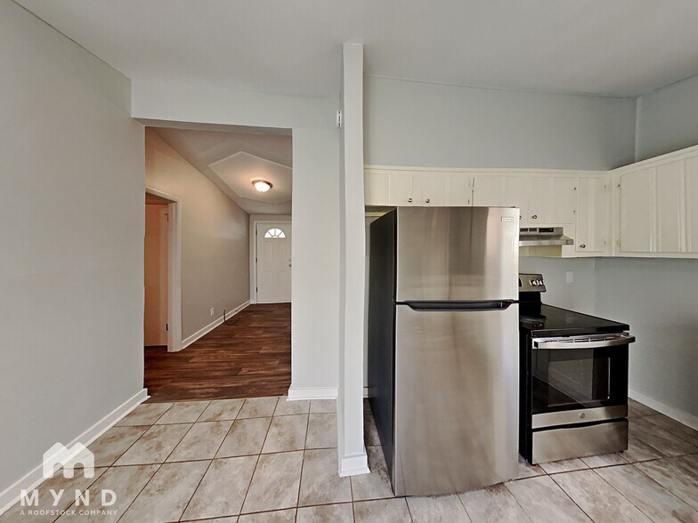 Building Photo - 682 Milford Dr SW