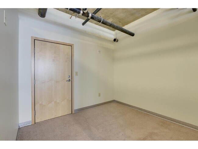 Building Photo - 521 S 7th St