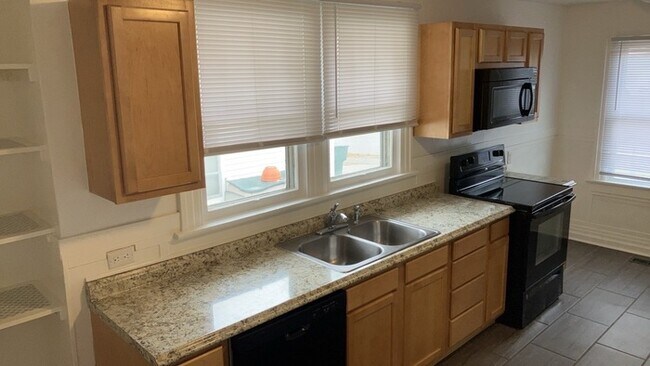 Building Photo - 908 Watervliet Ave