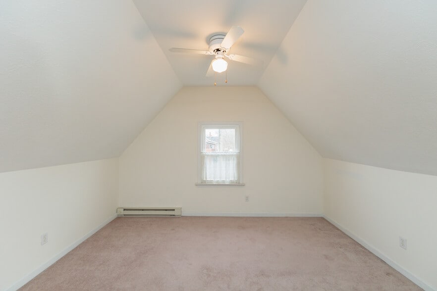 Building Photo - 4040 Ardmore Rd