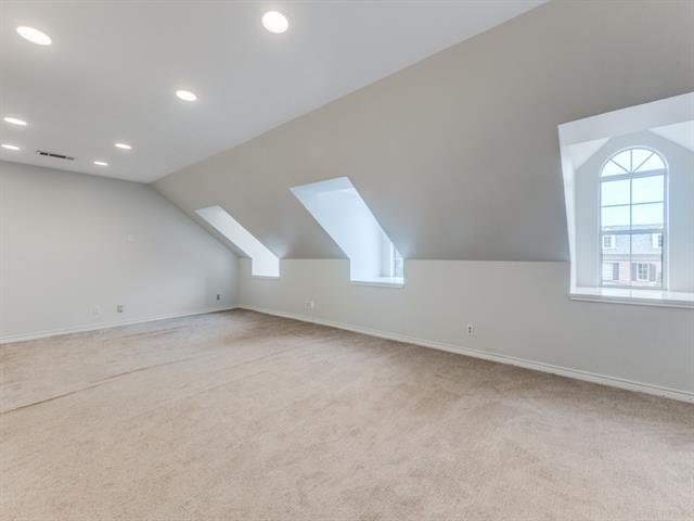 Building Photo - 4065 Bryn Mawr Dr