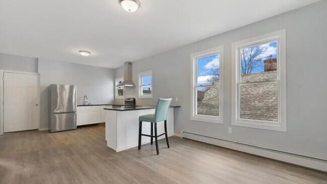 Building Photo - 213 Westland St