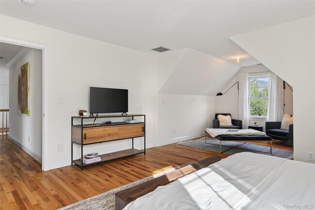 Building Photo - 231 Lake Rd