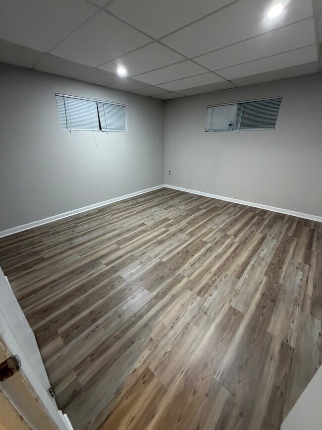 Building Photo - 10031 Renfrew Rd