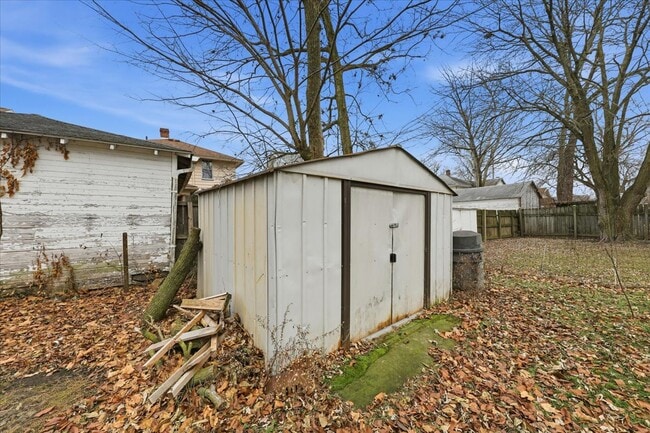 Building Photo - 559 Cortlandt Ave