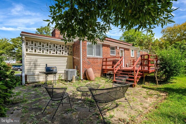 Building Photo - 6903 Fern Ln
