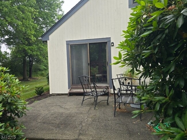 Building Photo - 41 Arbor Cir