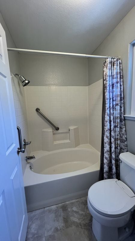Building Photo - 2170 Cerra Vista Dr