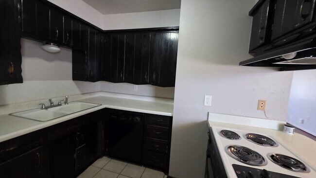 Building Photo - Edmond Rental