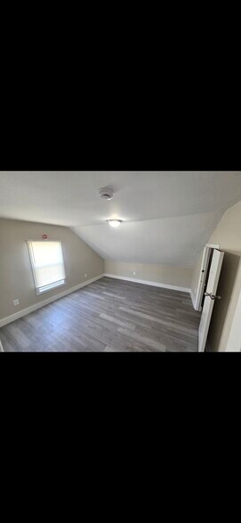 Building Photo - 1441 Pleasant St