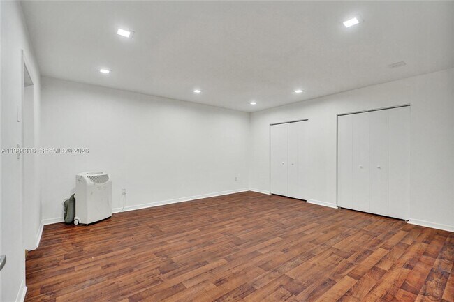 Building Photo - 10065 Bay Harbor Terrace