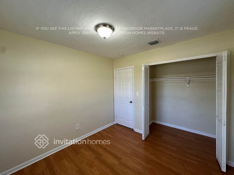 Building Photo - 10805 SW 142nd Ln
