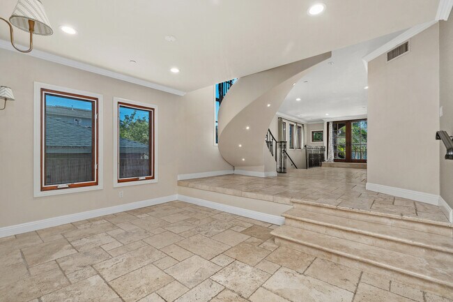 Building Photo - 148 W Marquita