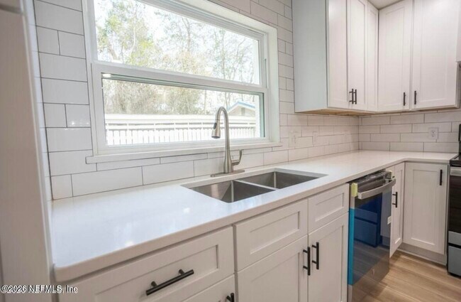 Building Photo - 44259 Artesian Blvd