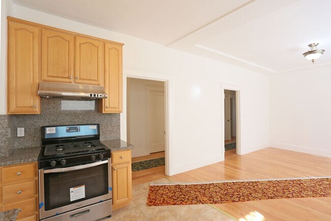 Building Photo - 306 20th Ave