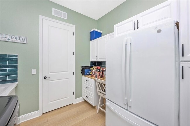 Building Photo - 18805 Valleta Ave