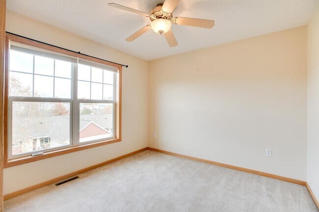 Building Photo - 1347 Magnolia Ave E