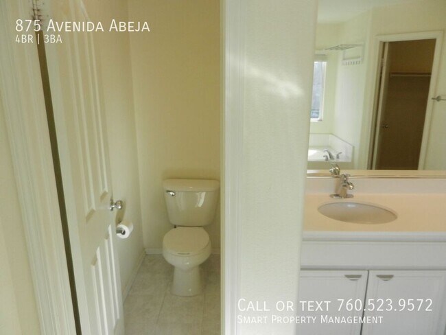 Building Photo - 875 Avenida Abeja