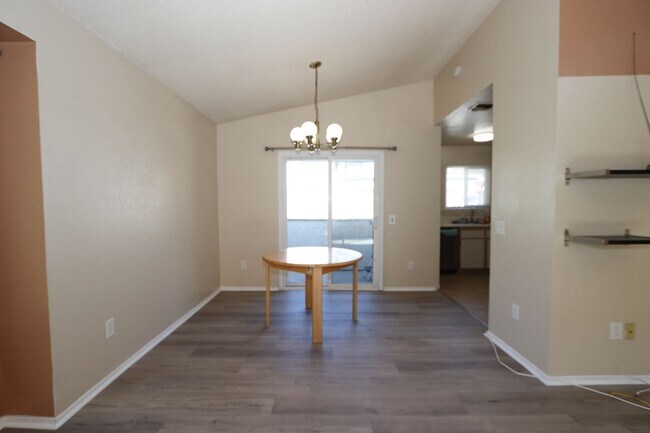 Building Photo - **24210 Sylvan Glen Rd #F Diamond Bar** 2 bedroom 2 bath Townhouse !!