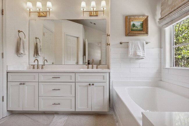 Building Photo - 4545 Chelton Ct SE