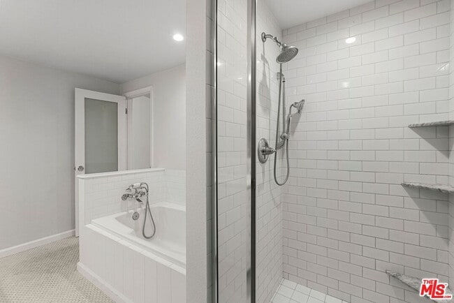 Building Photo - 10671 Holman Ave