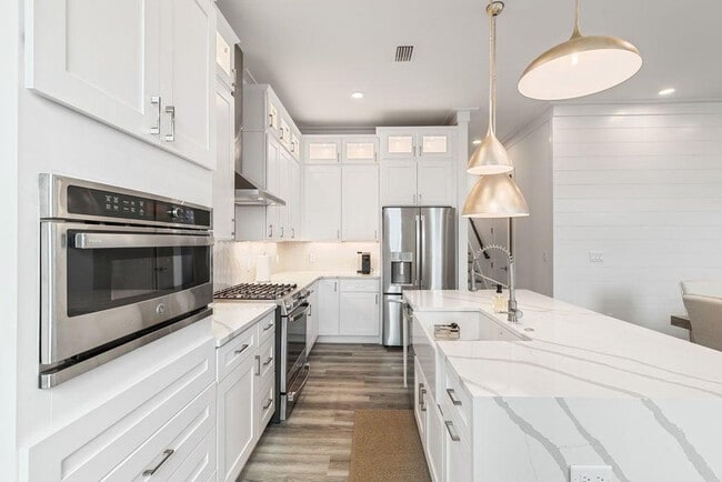 Building Photo - 24 Annabella St