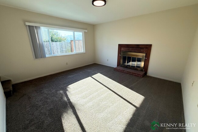 Building Photo - Bright Multi-Level 4BR Home with Two Primary Bedrooms