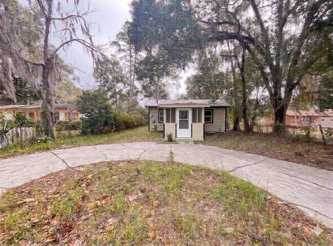 Building Photo - 407 NE 19th Dr