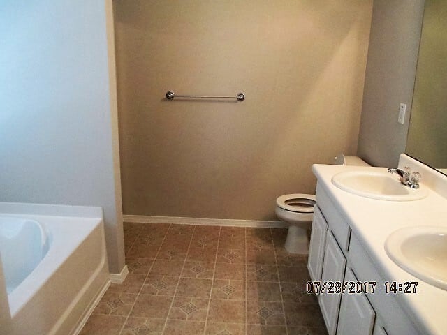Building Photo - Awesome 3br 2.5ba in Durham. Fenced Yard!  Avail June 5, 2026!