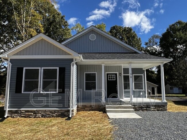 Building Photo - 38 Meadow View Ln