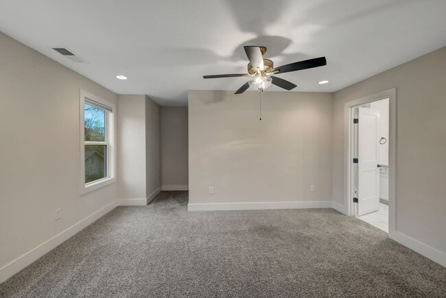 Building Photo - Modern 4 Bedroom/ 3 Bath Home in East Nash...