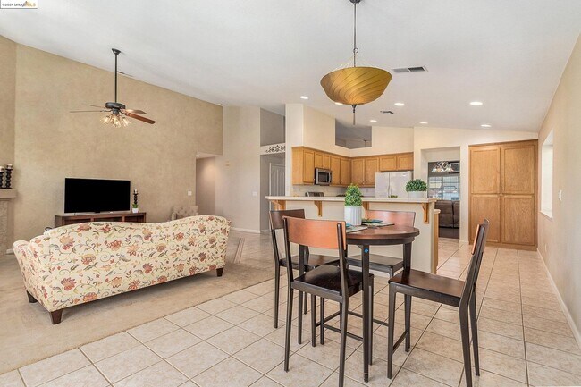 Building Photo - 1522 Coventry Dr