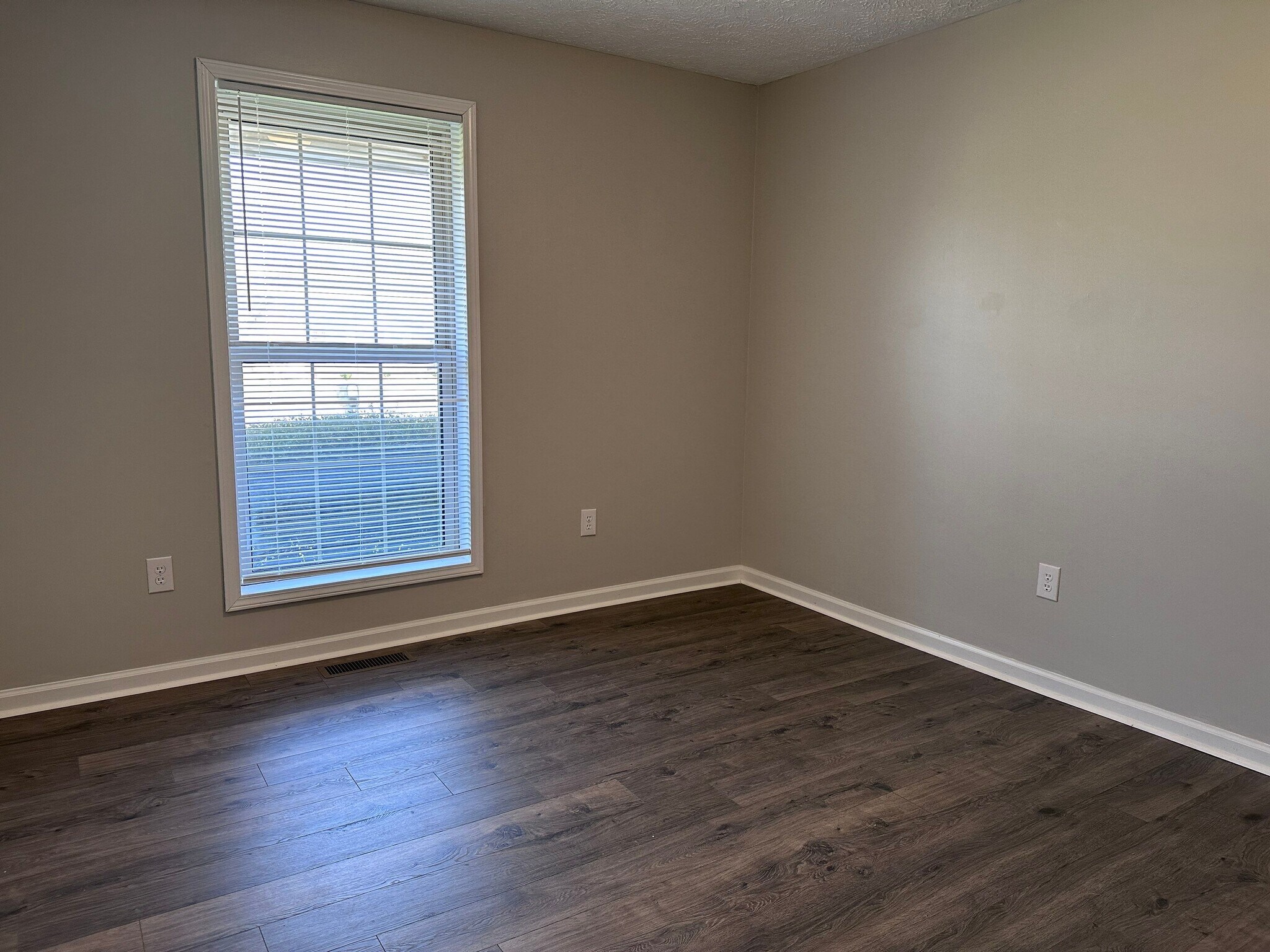 Building Photo - 378 W University Pky