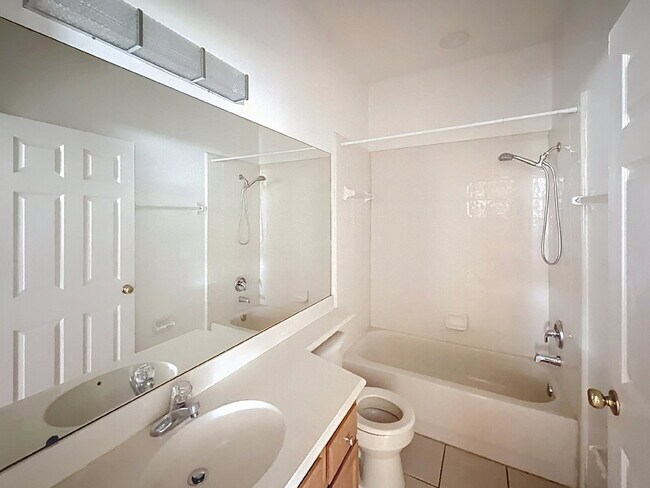 Building Photo - 2500 Trapside Ct