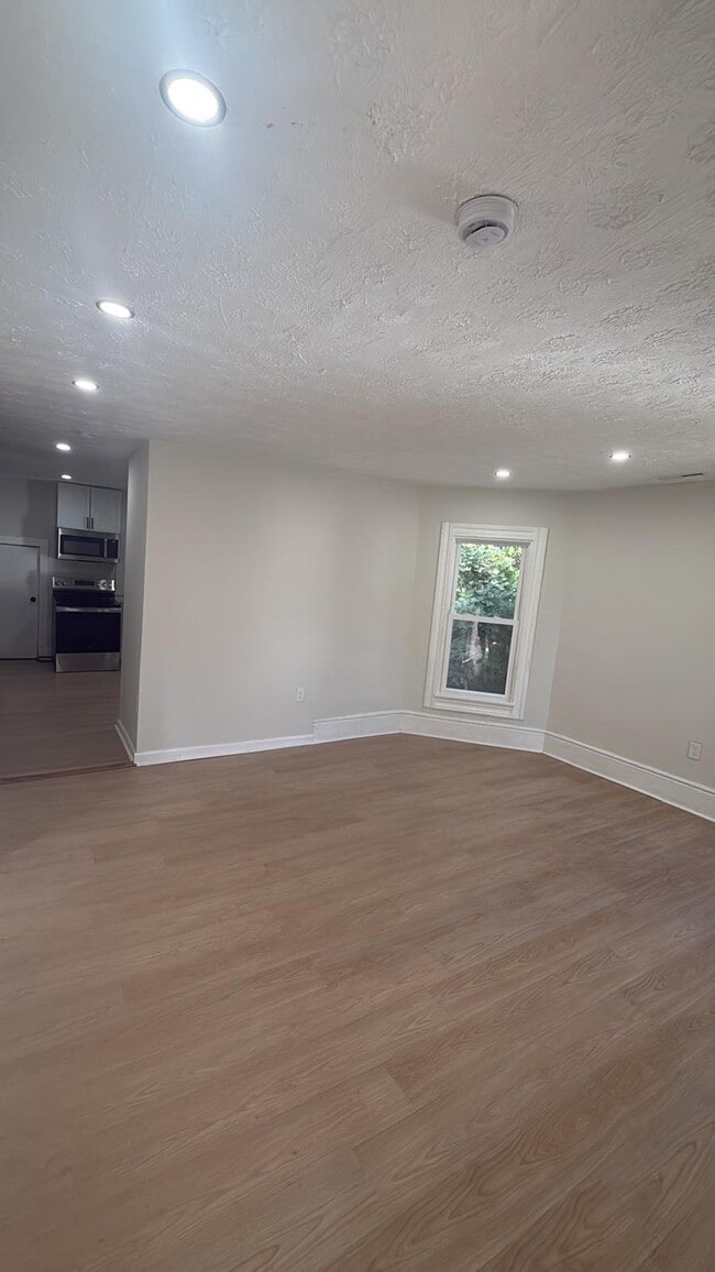 Building Photo - 3202 Bradwell Ave
