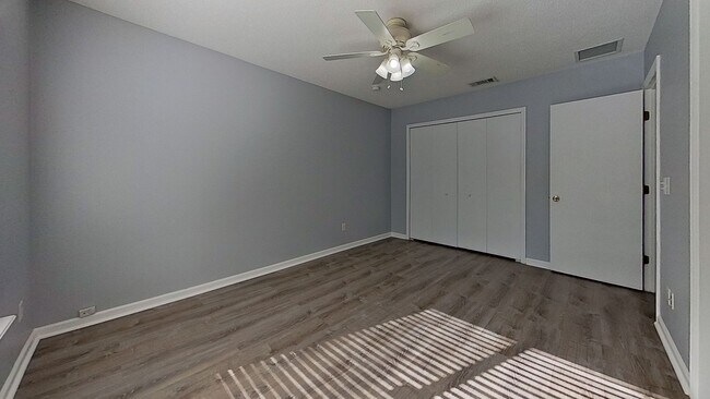 Building Photo - Lovely 2x1 in St. Augustine! Gorgeous Upgrade Kitchen!