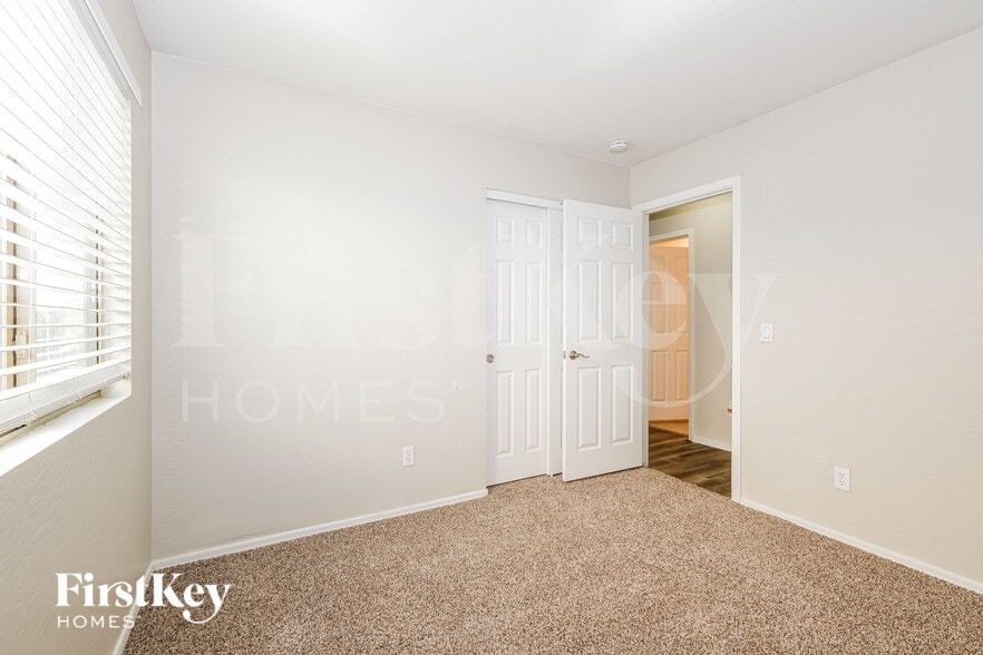 Building Photo - 3141 W Sunland Ave