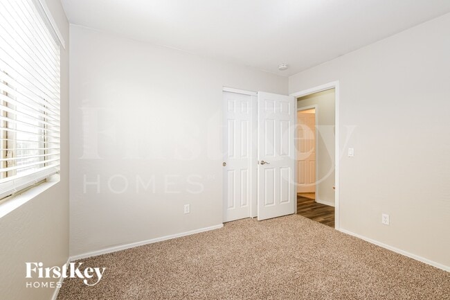 Building Photo - 3141 W Sunland Ave