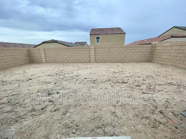 Building Photo - 2411 Village Dr