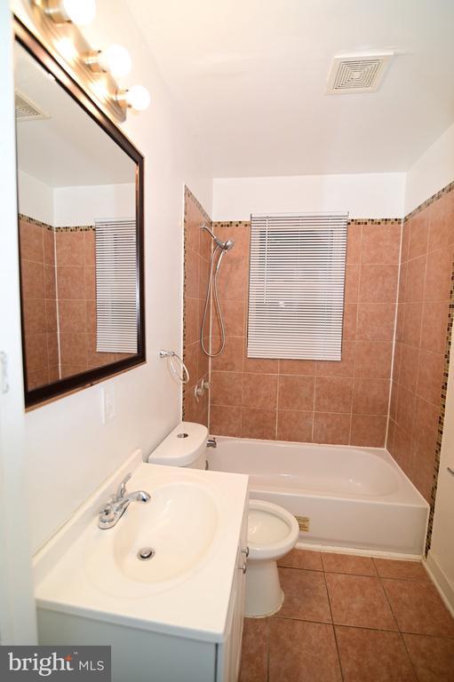 Building Photo - 431 Mellon St SE