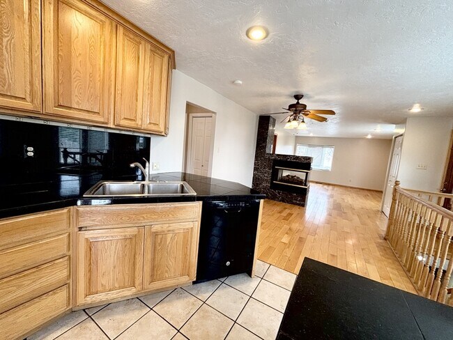 Building Photo - 1201 E 5600 S