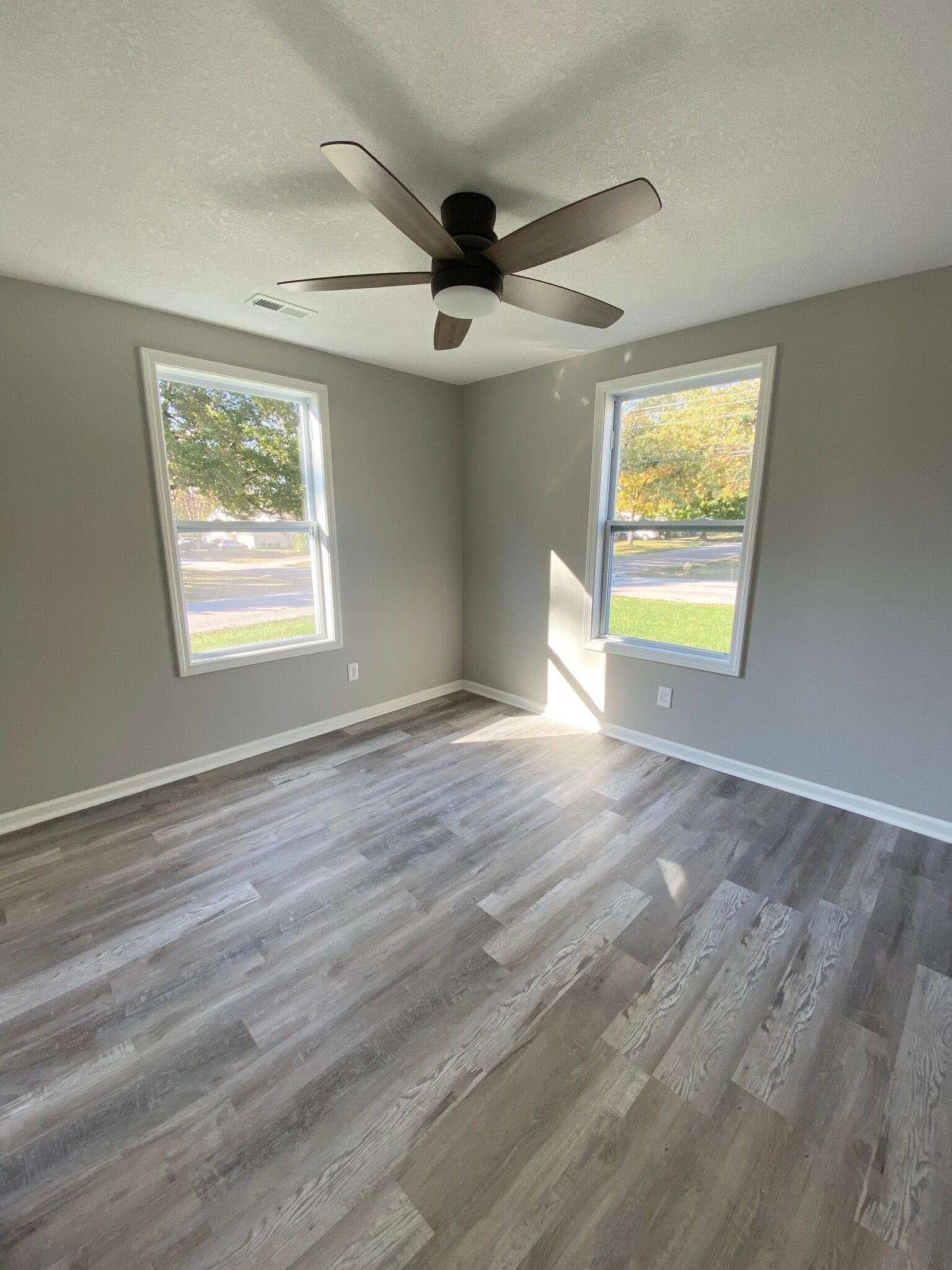 Building Photo - 11 NW Orchard St