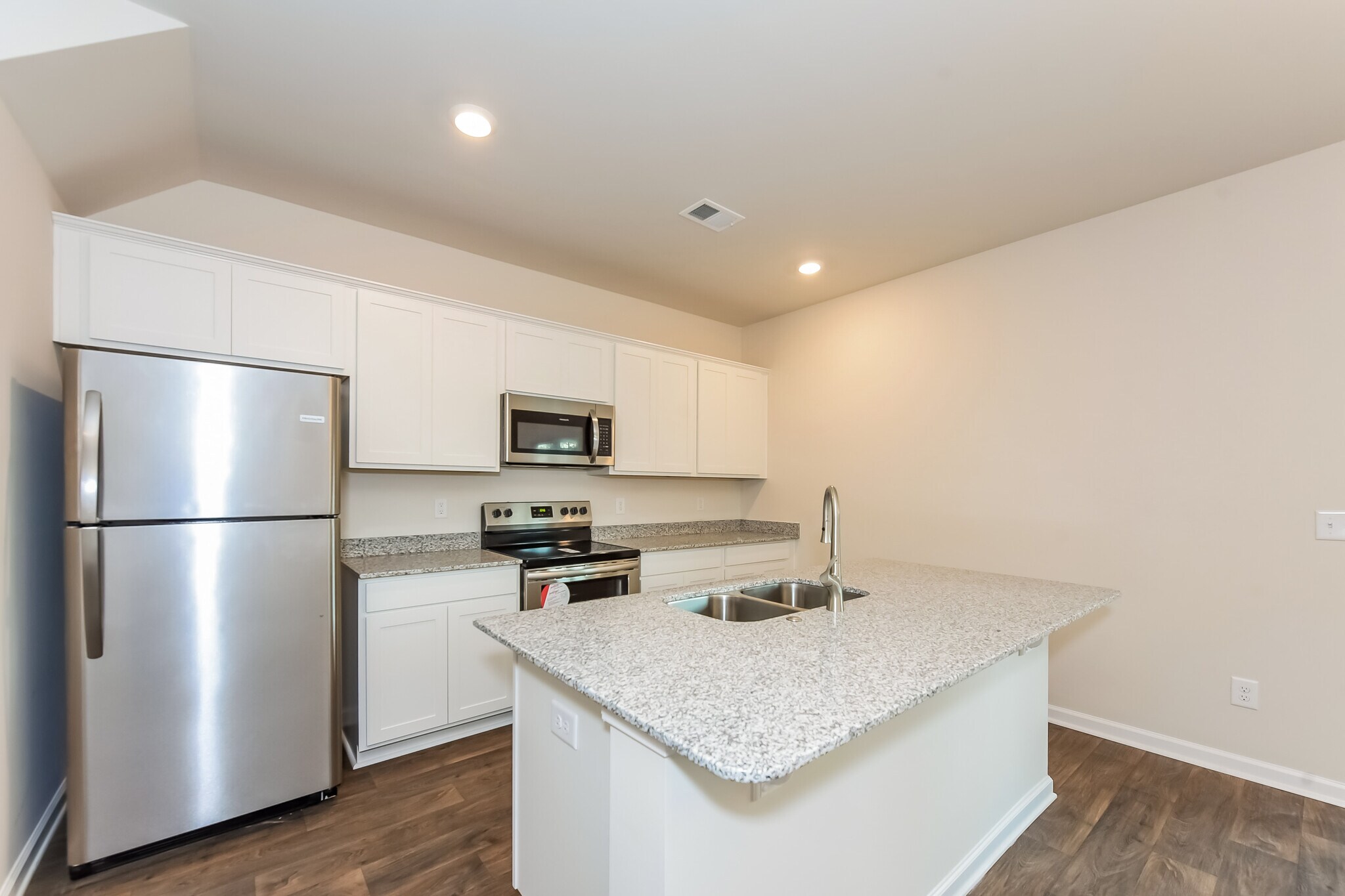 Building Photo - 306 High Grv Wy