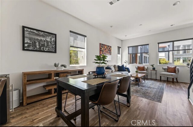 Building Photo - 215 Elm Ave