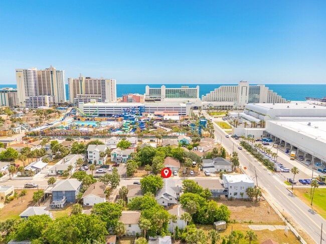 Building Photo - Charming 2 Bed, 2 Bath Home Near the World...